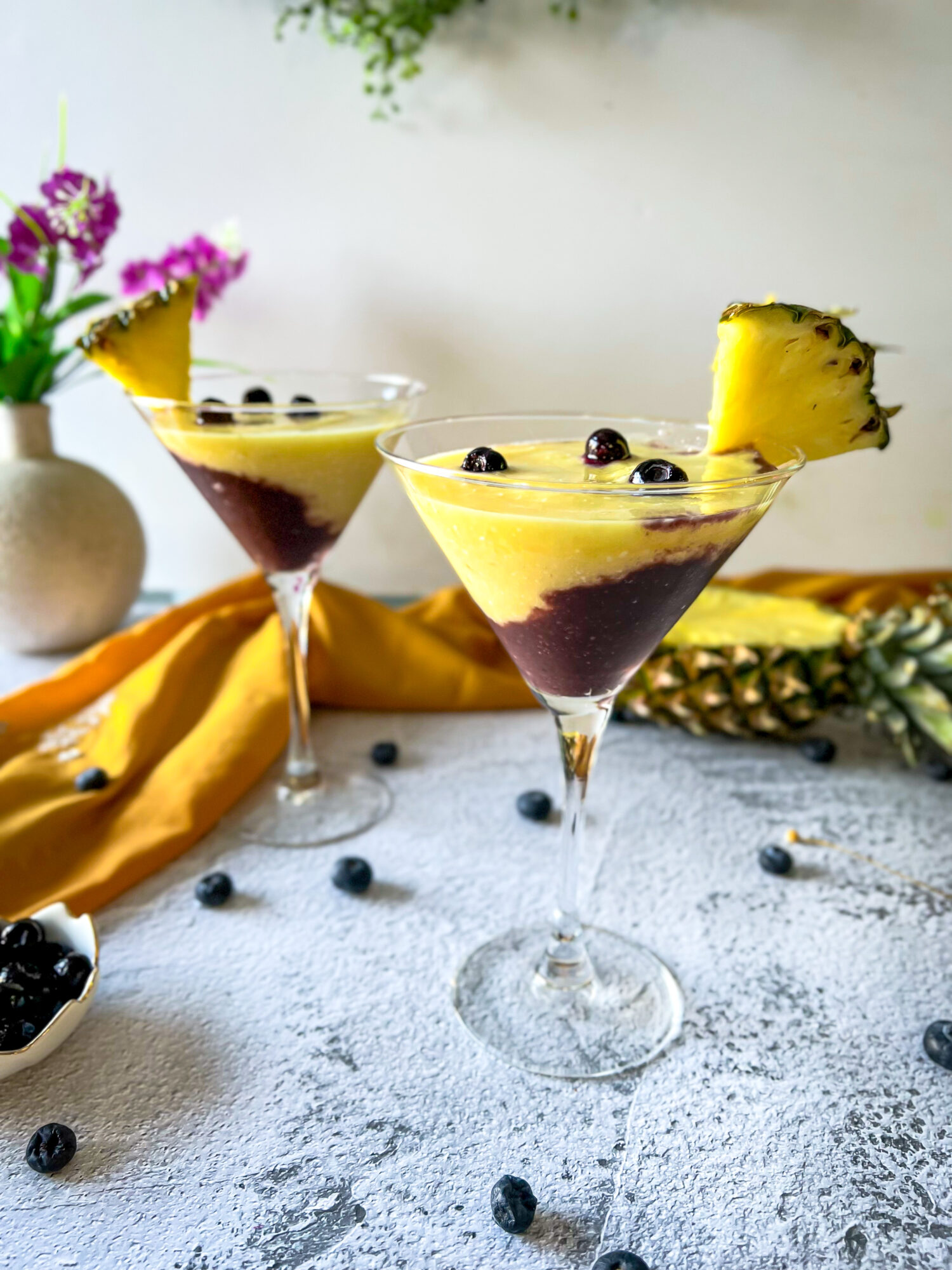BLUEBERRY PINEAPPLE LAYERED SMOOTHIE | Blender Bites